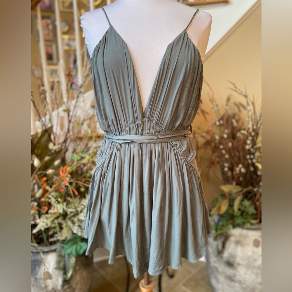 SOLD Debbie Dabbie by Angel biba Size 8 Green Low V-Neck Pleated Romper - Picture 1 of 6